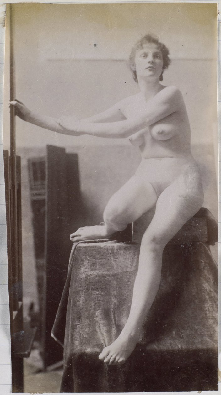 Jacques de Lalaing 工作室中的女性裸体模特研究，坐姿，从正面看，根特公墓中 Fernand Scribe 墓碑的初步研究 作者 雅克·拉莱恩（归因于）