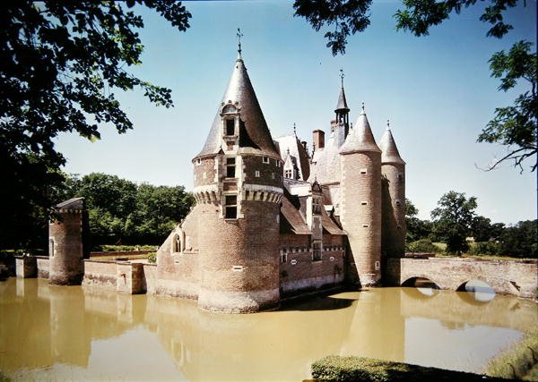 Chateau du Moulin酒店的建筑，建于1480年至1502年 作者 雅克·德·佩西尼