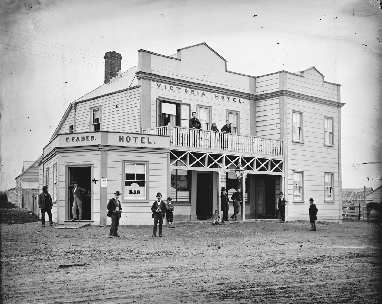 Victoria Hotel 作者 詹姆斯·布拉格