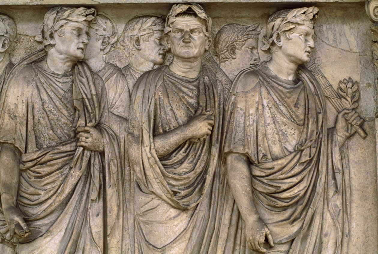 Ara Pacis Augustae 是一个独立的祭坛，上面有一群寡妇、地方法官、牧师...... 作者 詹姆斯·L·斯坦菲尔德