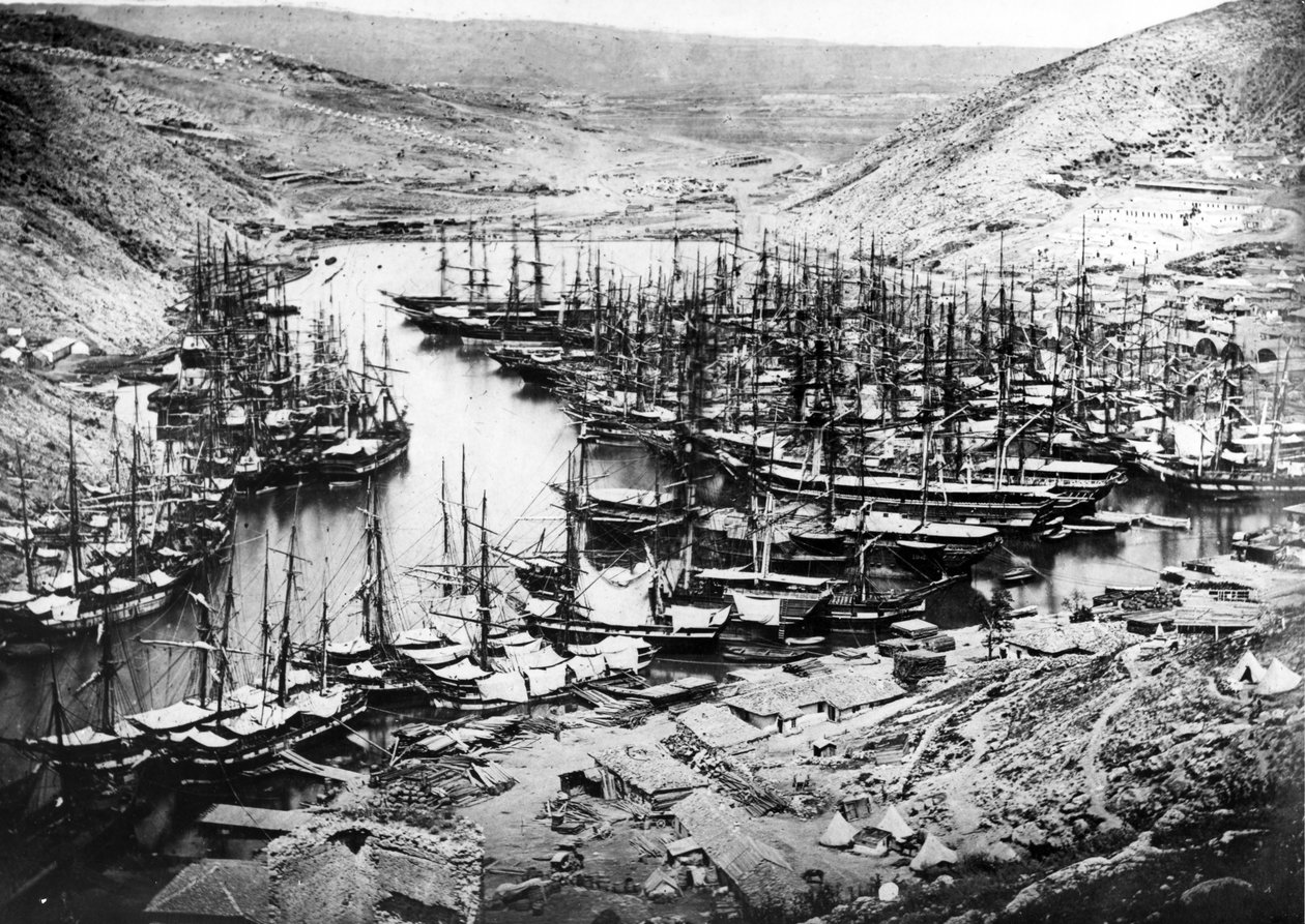 在克里米亚战争期间的Balaklava港口，c.1855 作者 詹姆斯·罗伯逊