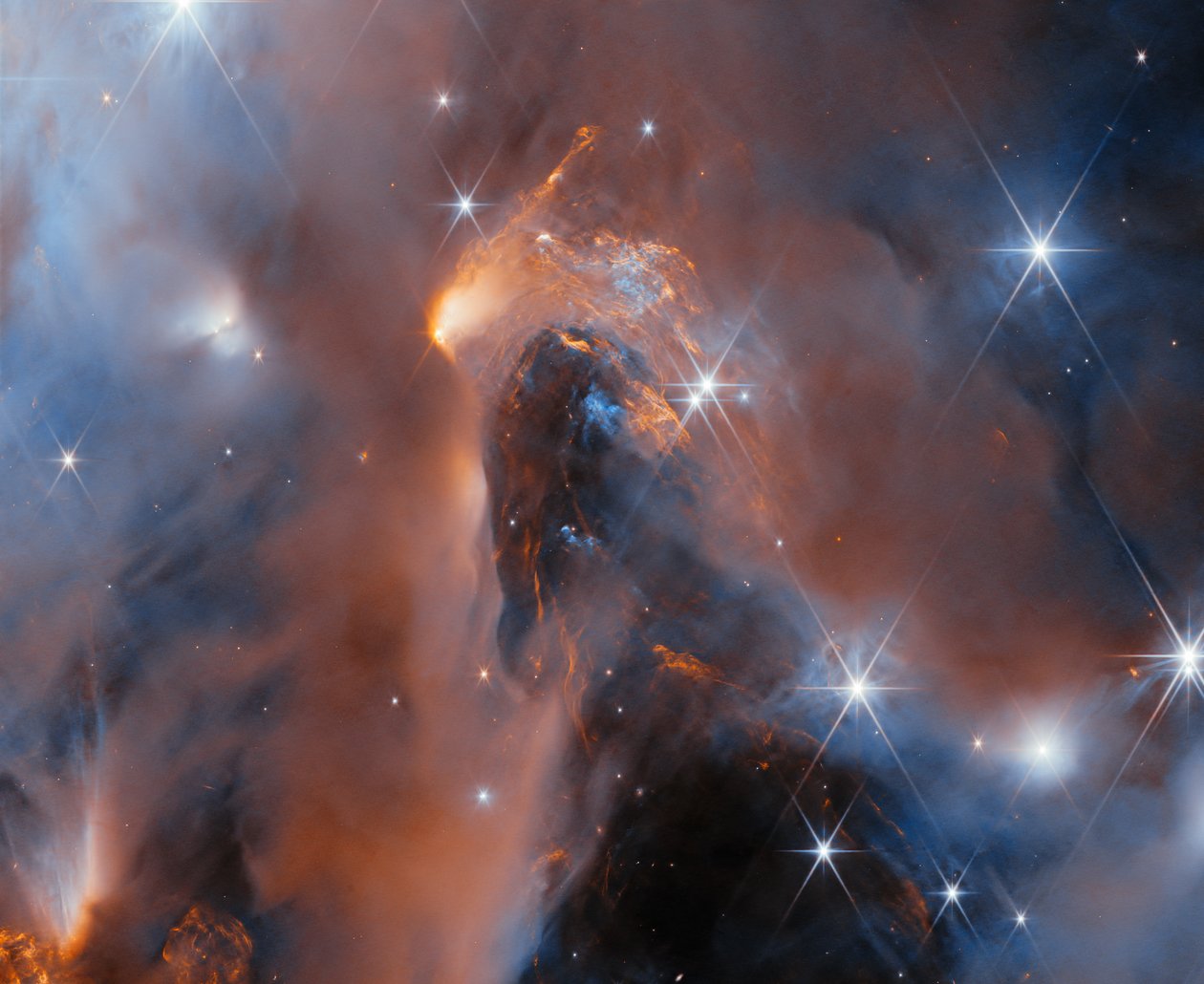 窥探英仙座（NGC 1333） 作者 詹姆斯韦伯太空望远镜 (NASA)