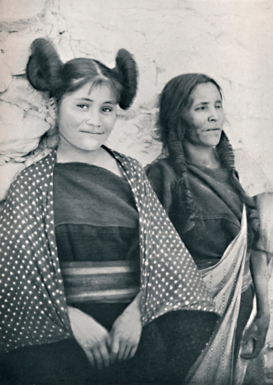一个亚利桑那州的霍皮族女孩和她的母亲，1912年 作者 詹姆斯和皮尔斯
