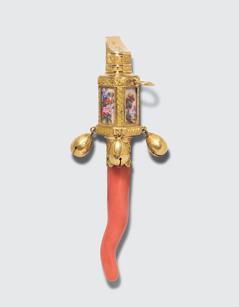 摄政儿童的拨浪鼓，牙胶和口哨，标有伦敦1815-1816（珐琅金色和珊瑚色） 作者 詹姆斯和雷·约翰·蒙塔古