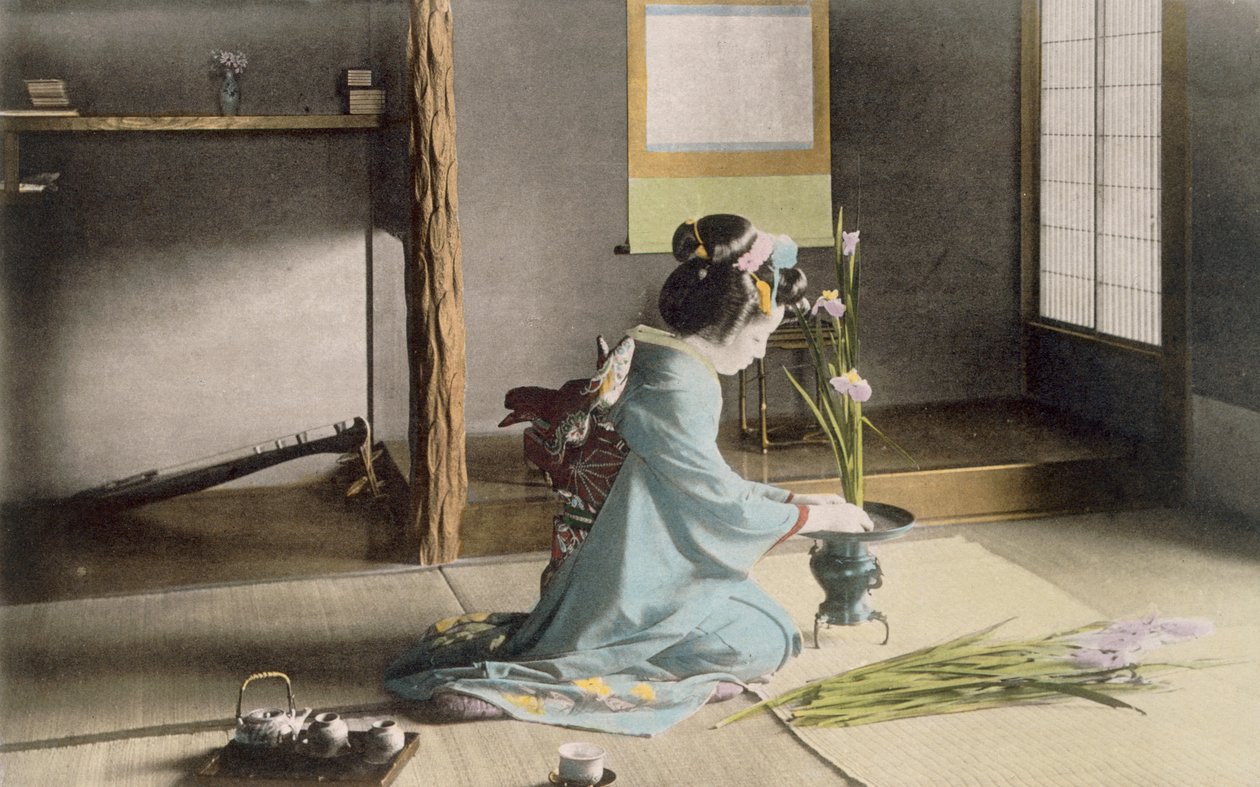 女孩安排鲜花（手彩色照片） 作者 日本摄影师