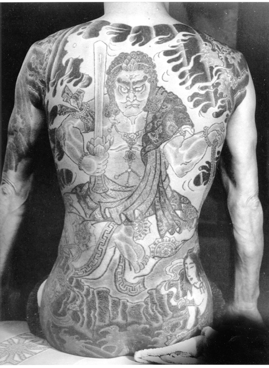 有传统日本人Irezumi纹身的人，c.1910 作者 日本摄影师