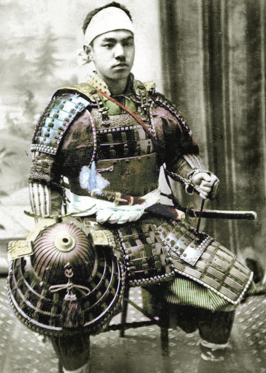 旧日本的武士装备全身盔甲，1880年（手工彩色照片） 作者 日本摄影师