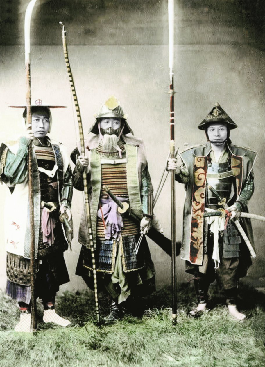 老日本的武士长弓，极臂和剑，1883年（手工彩色照片） 作者 日本摄影师