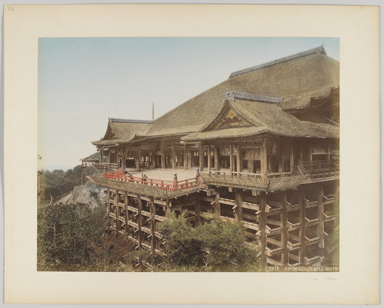 日本京都清水寺，约 1890 年（手绘黑白照片） 作者 日本摄影师