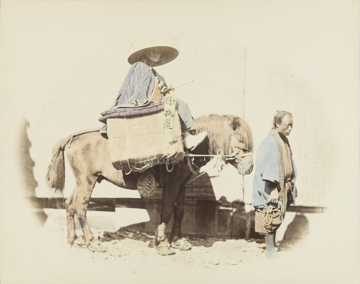 Man on a horse (hand-coloured b/w photo) 作者 日本摄影师