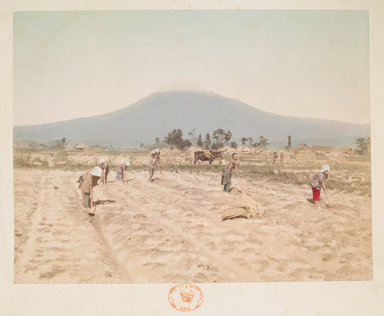 富士山和农田，选自《日本风景彩色摄影集 作者 日本摄影师