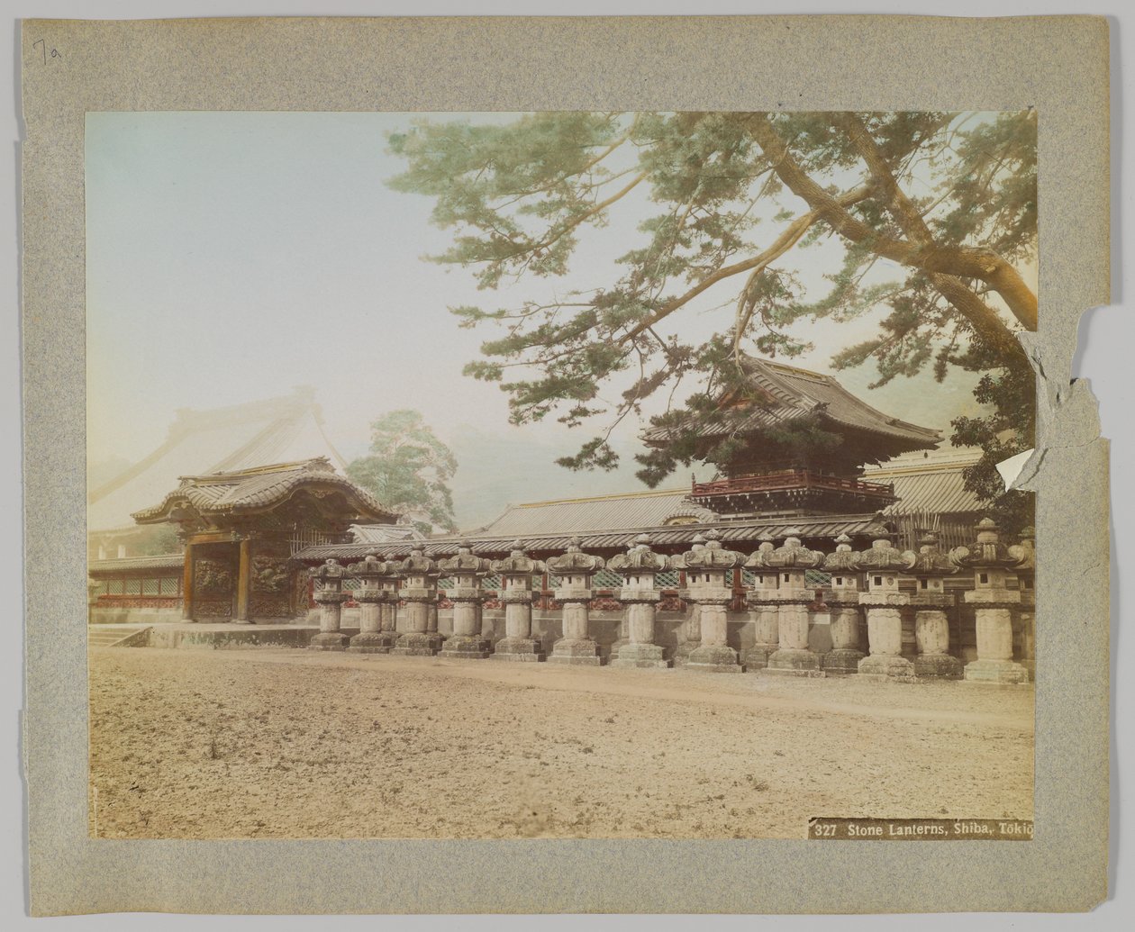 日本东京芝公园寺庙外的石灯笼（手绘黑白照片） 作者 日本摄影师