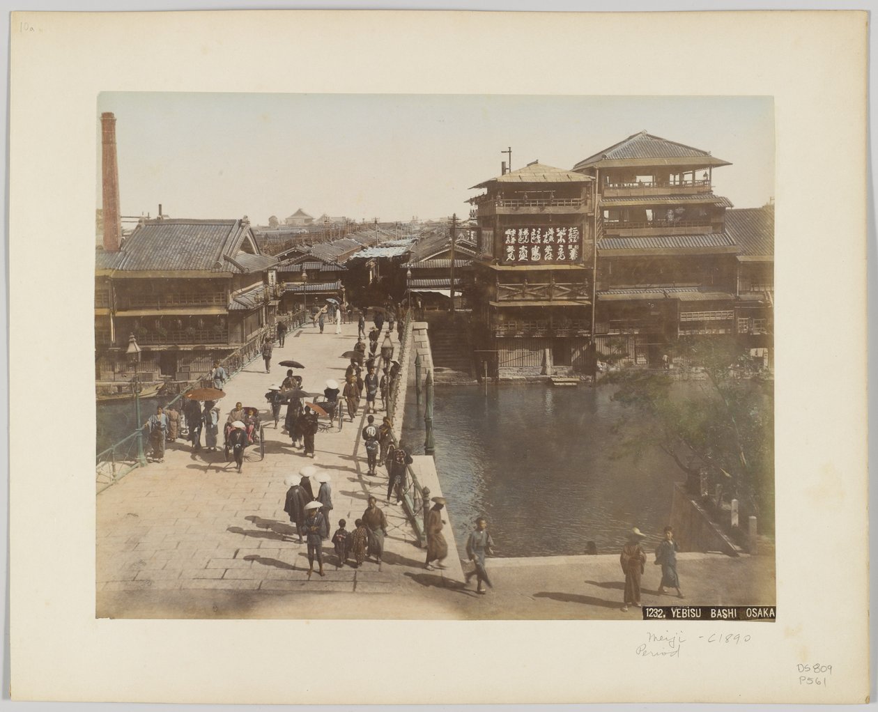 日本大阪耶比苏桥，约1890年（手绘黑白照片）。 作者 日本摄影师