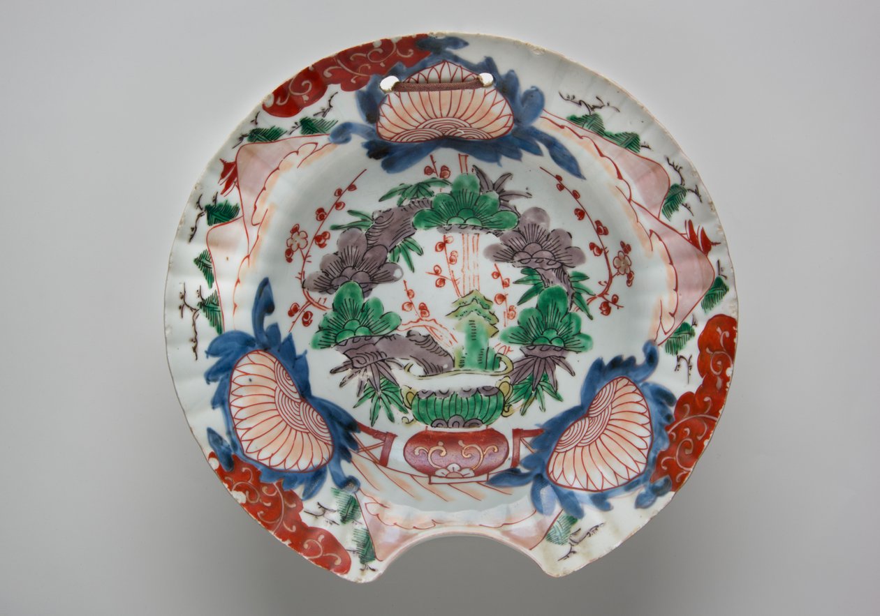 理发师的碗，18世纪末（有田烧，带有釉下蓝色和釉上釉的瓷器） 作者 日本学校