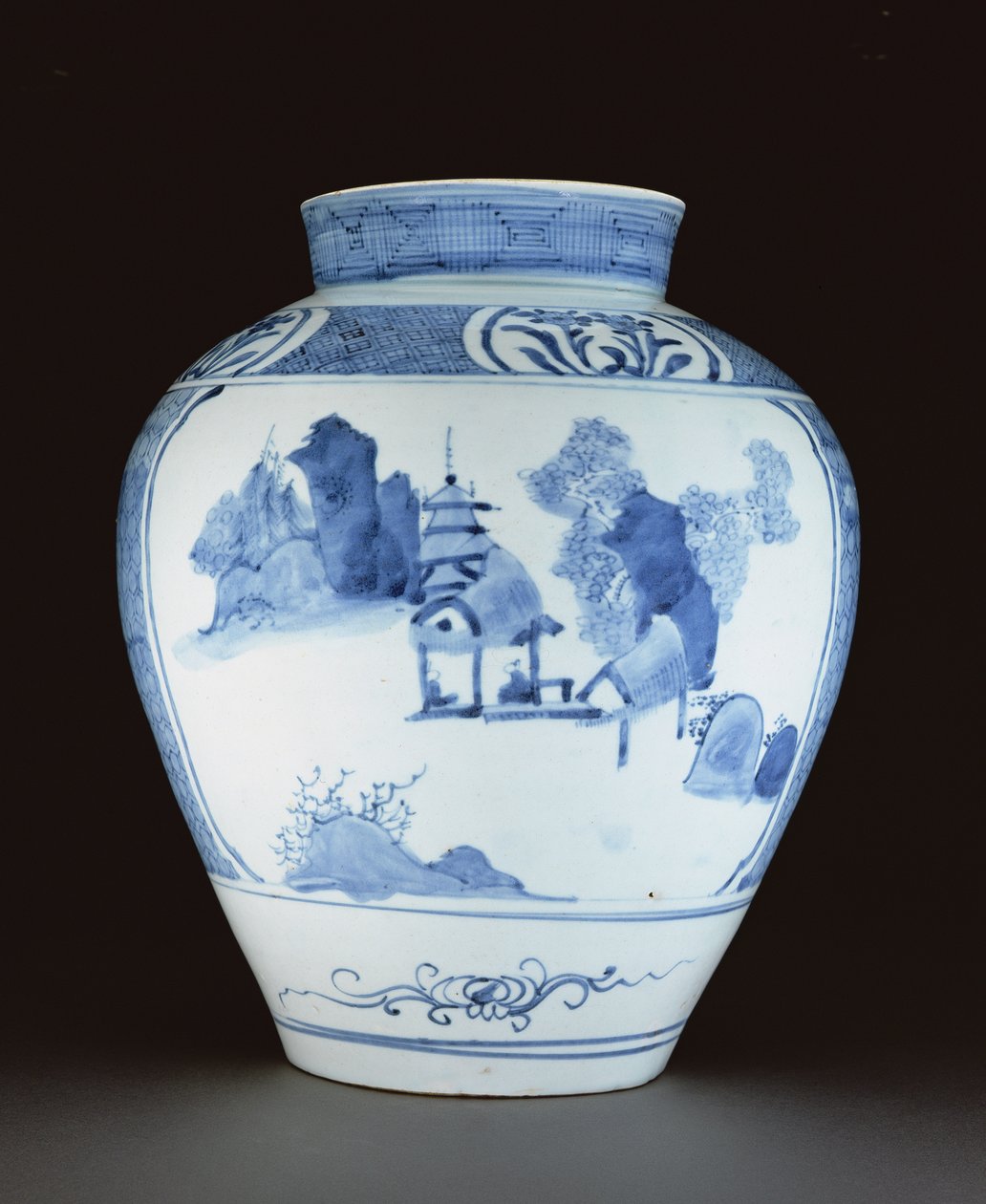 蓝白花瓶（瓷器 作者 日本学校