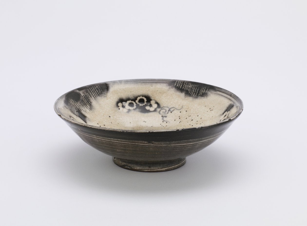 个人服务碗，九州或京都，江户时代，18-19世纪（在清釉下有白色滑动和钴颜料的粗陶器） 作者 日本学校