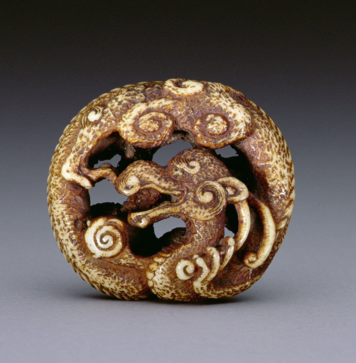 Netsuke描绘水龙，1870-80（雄鹿） 作者 日本学校