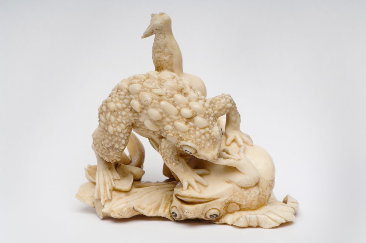 在荷叶上的两只蟾蜍的Okimono，1550-1600 作者 日本学校