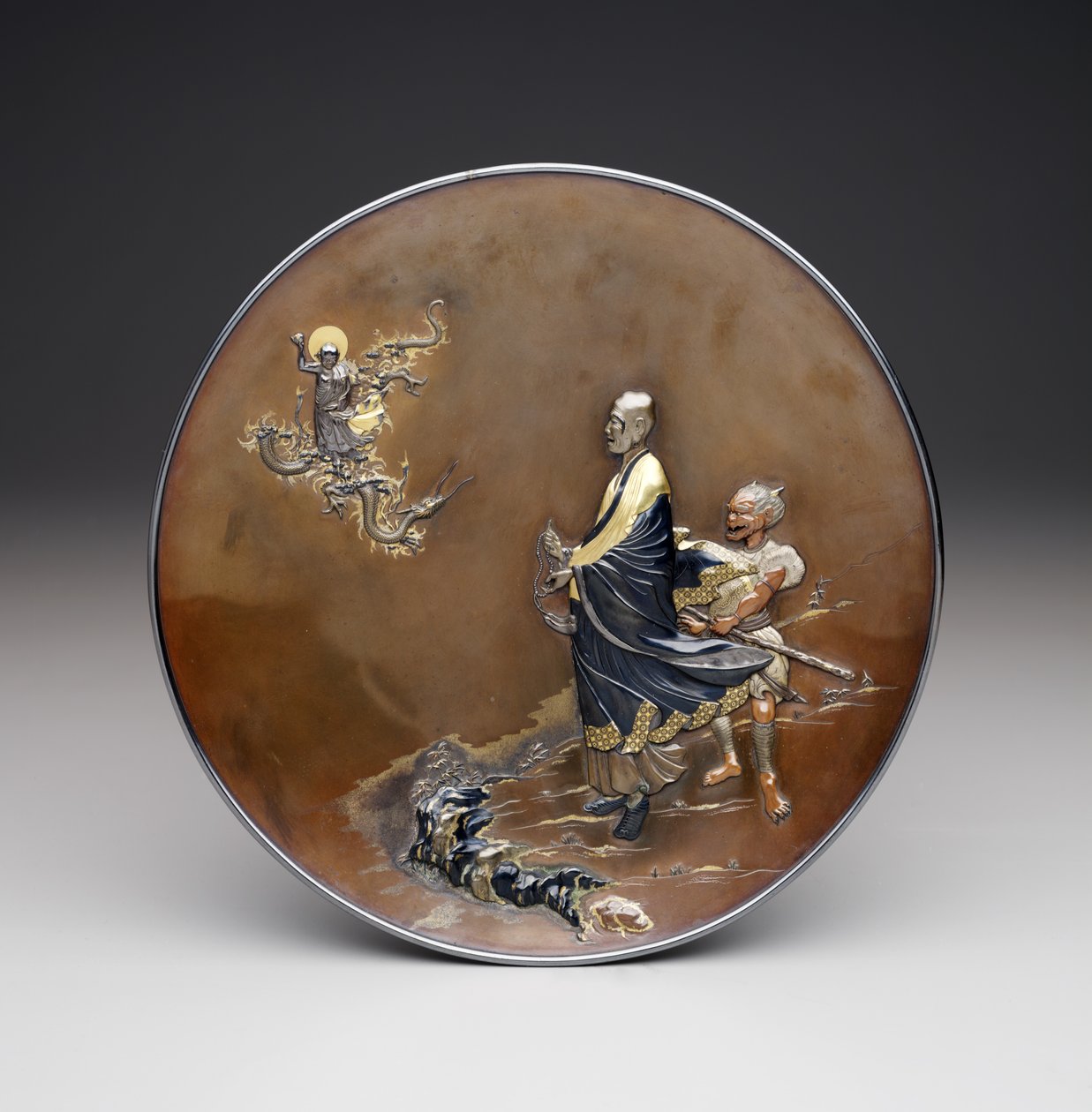 匾额，明治时期。约1870年（银，铜和镀金） 作者 日本学校