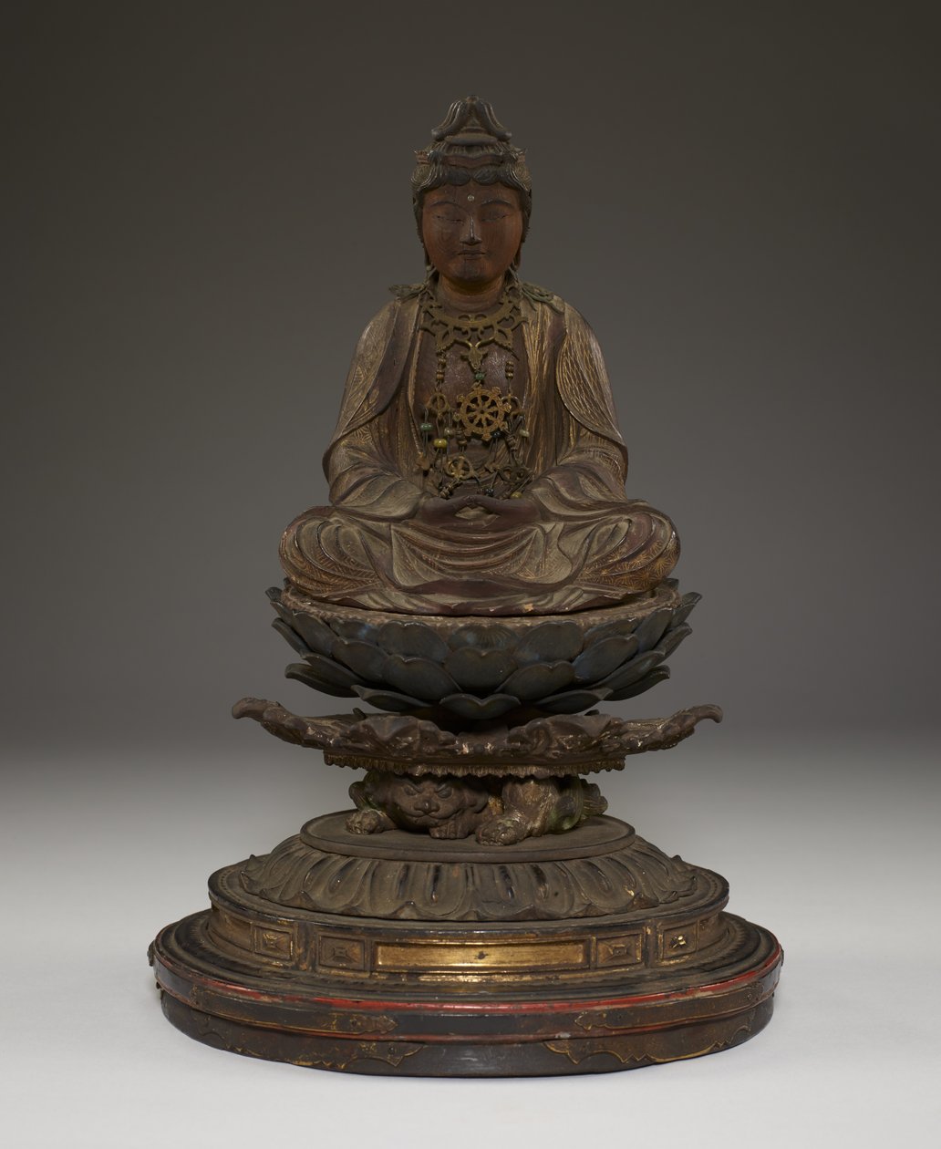 Seated Miroku Bosatsu (polychromed wood with crystal, metal and gold leaf) 作者 日本学校