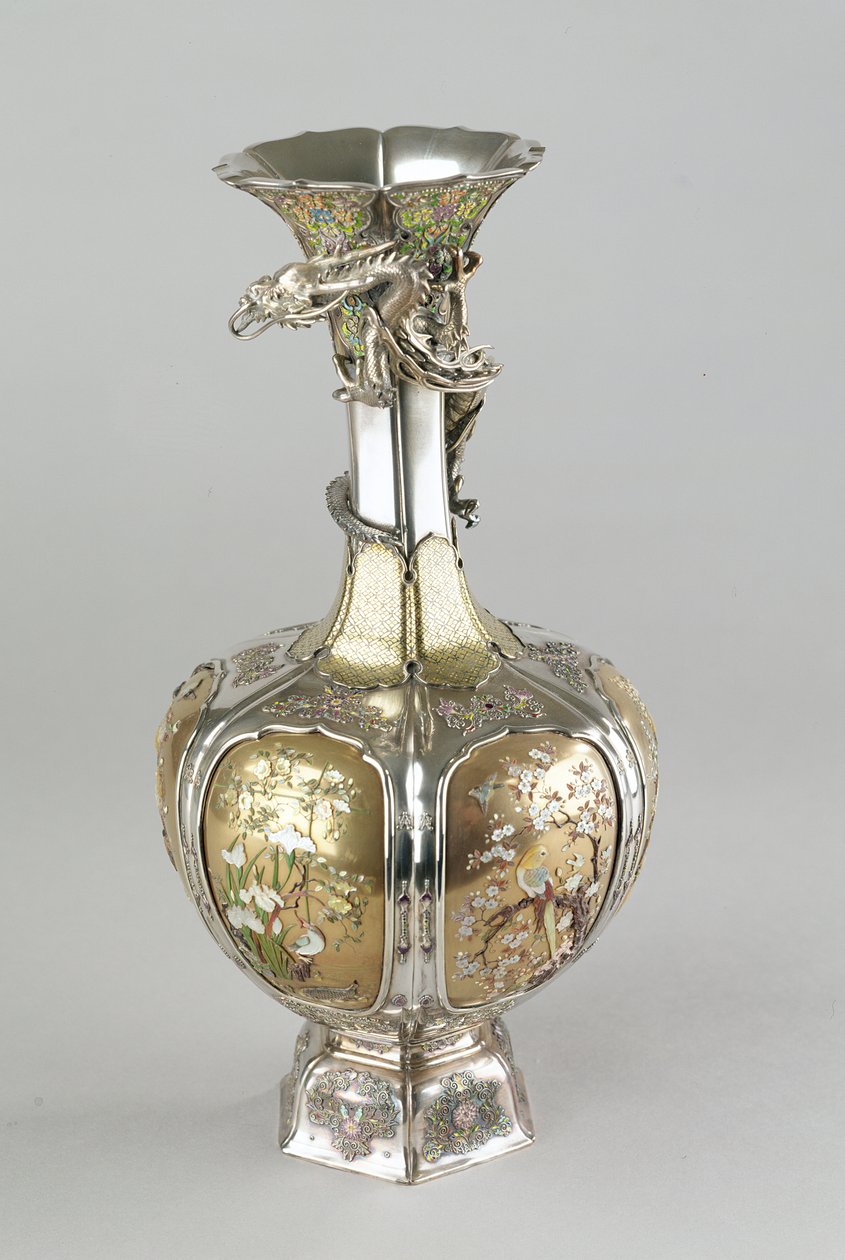 银、镀金和珐琅柴山花瓶，19 世纪后期（金属制品） 作者 日本学校