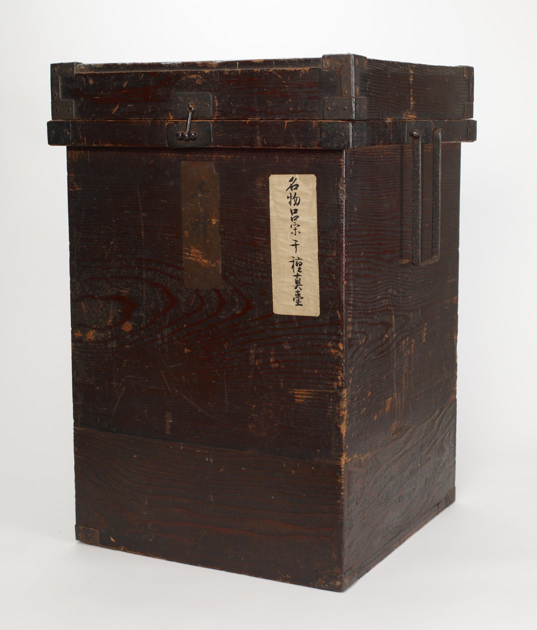 Storage box (formerly outer box, now middle box) for tea-leaf storage jar 作者 日本学校