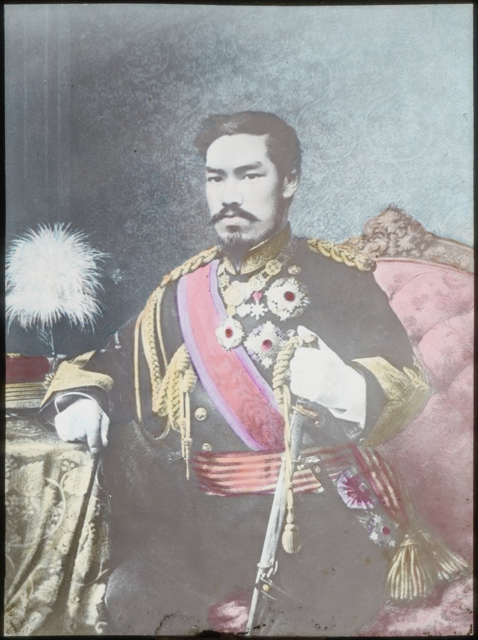 明治天皇，约 1880 年（手绘玻璃幻灯片） 作者 日本学校