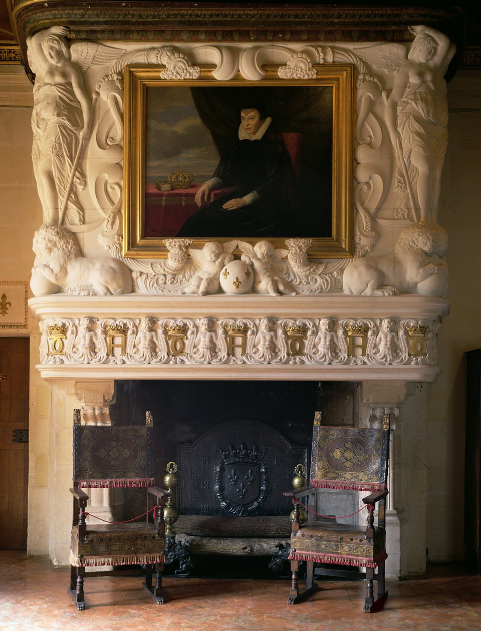 Chimneypiece与Catherine de Medici（1519-89）上面的绘画 作者 让·古洪