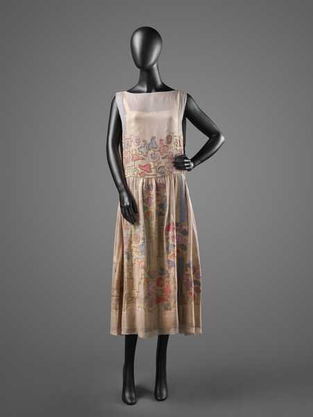 晚礼服，约1924年（反贴花，真丝雪纺，金色lamé，军号珠和丝带） 作者 吉恩（attr.to）帕图