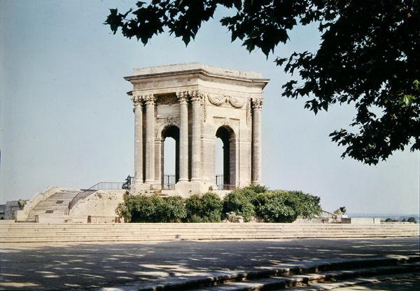 Chateau deEau酒店位于Promenade de Peyrou，建于1767-75 作者 让·安托万·吉拉尔