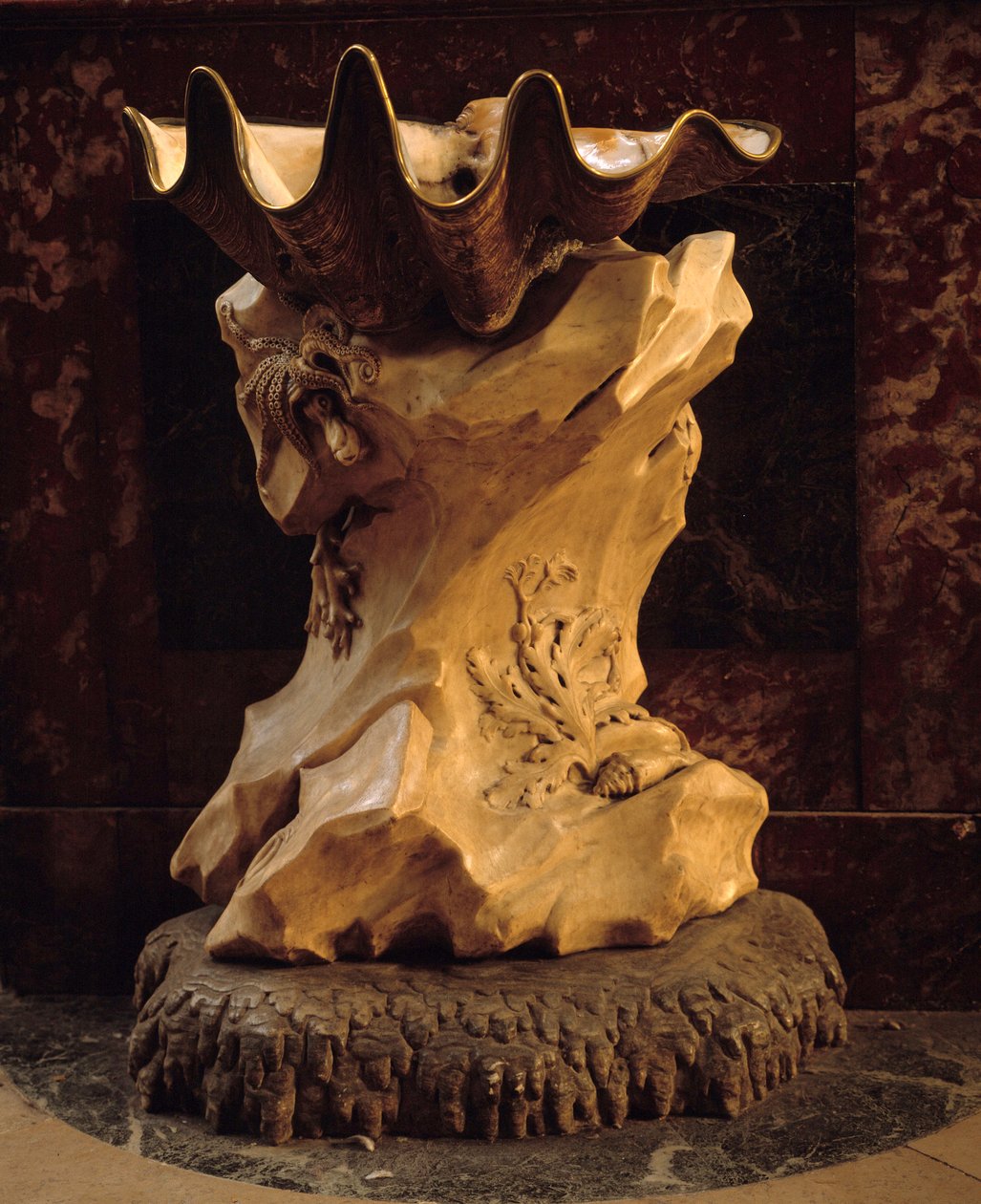 Chithunzi cha Benitier cha chipolopolo pathanthwe chodziwika ndi Jean Baptiste Pigalle (1714-1785) 1745 Paris, Church Saint Sulpice. 作者 让·巴蒂斯特·皮加勒