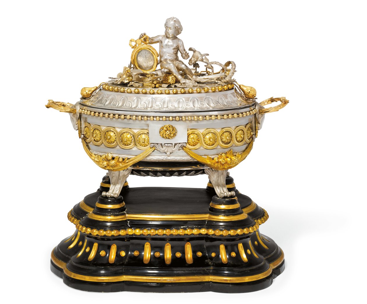 汤碗，盖和架子，Malines，约1780年（镀金金属和银）（另请参阅430298） 作者 让·科尼耶·亨德里克斯（Jean Corneille Hendrickx）