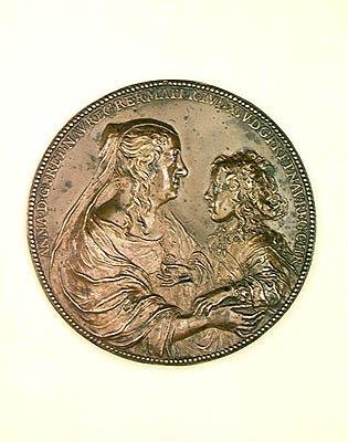 瓦尔-德-格拉斯的基金会奖章。背面描绘的是奥地利的安妮（1601-66）和她的儿子路易十四（1638-1715）1638年（青铜）。 作者 让·沃林