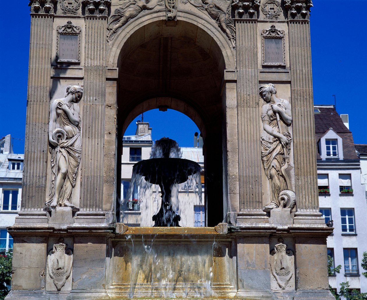 Architecture: detail of the fountain of the Innocents representing the nymphs. Designed by architects Jean Goujon, Augustin Pajou and Pierre Lescot. 1546-1549. Place Joachim du Bellay, Paris. 作者 让和莱斯科特皮埃尔·古容