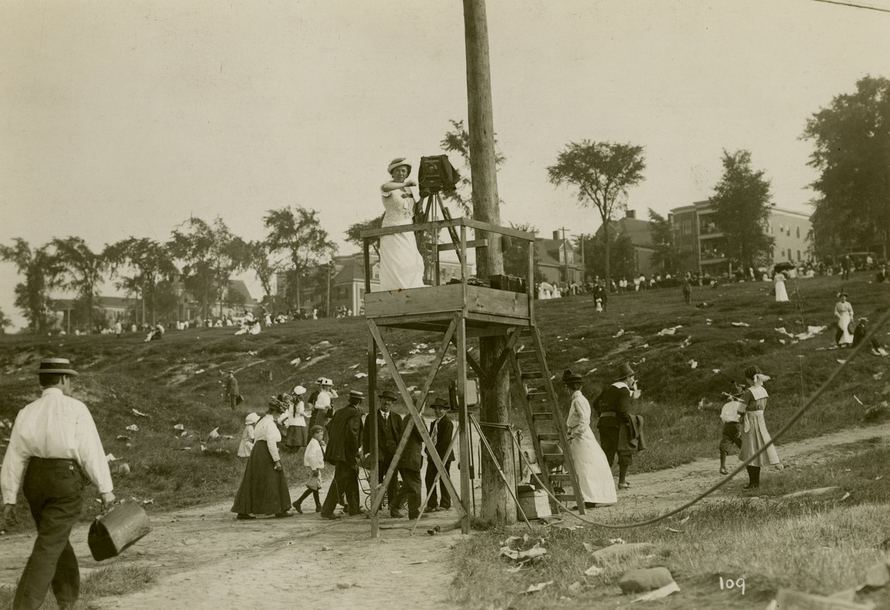比尔斯自画像，约1905-40（明胶银照片 作者 杰西·塔伯·比尔斯（Jessie Tarbox Beals）