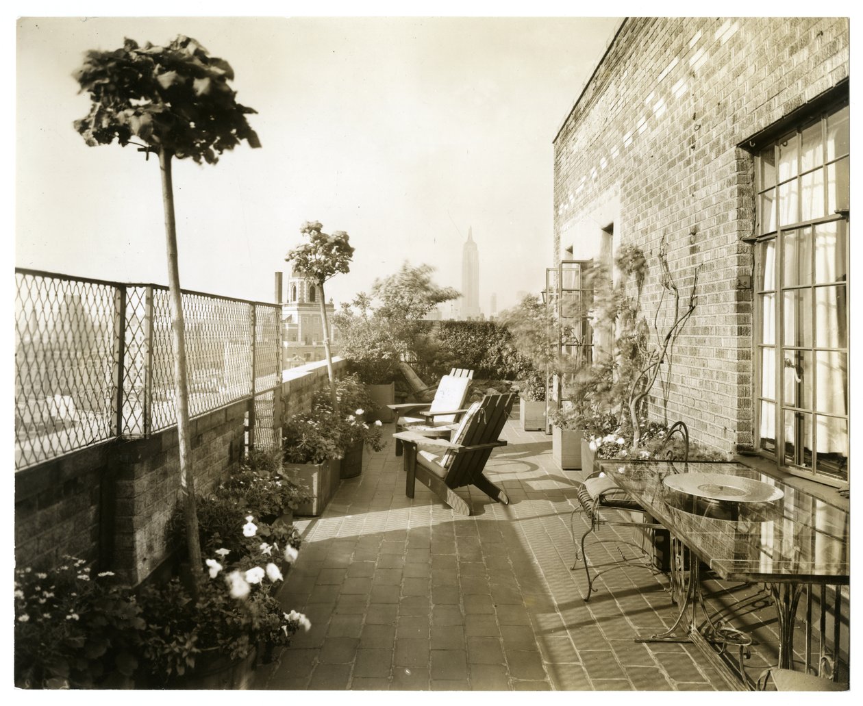 ǞǞǞ 作者 杰西·塔伯·比尔斯（Jessie Tarbox Beals）