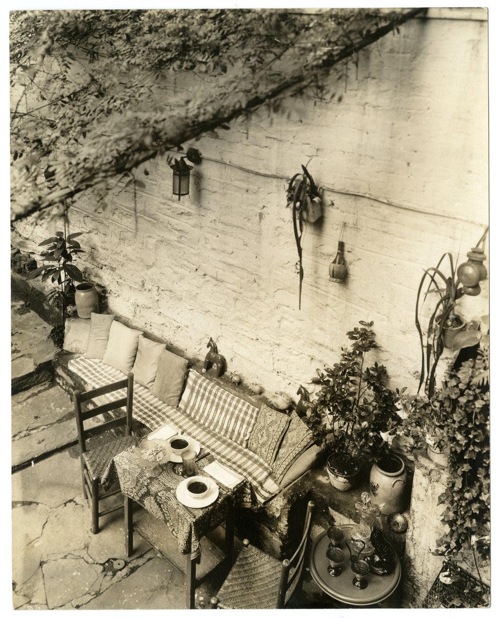 乔治-斯通希尔夫妇的家，纽约格林威治村，美国，约1936-37年（明胶银照片 作者 杰西·塔伯·比尔斯（Jessie Tarbox Beals）