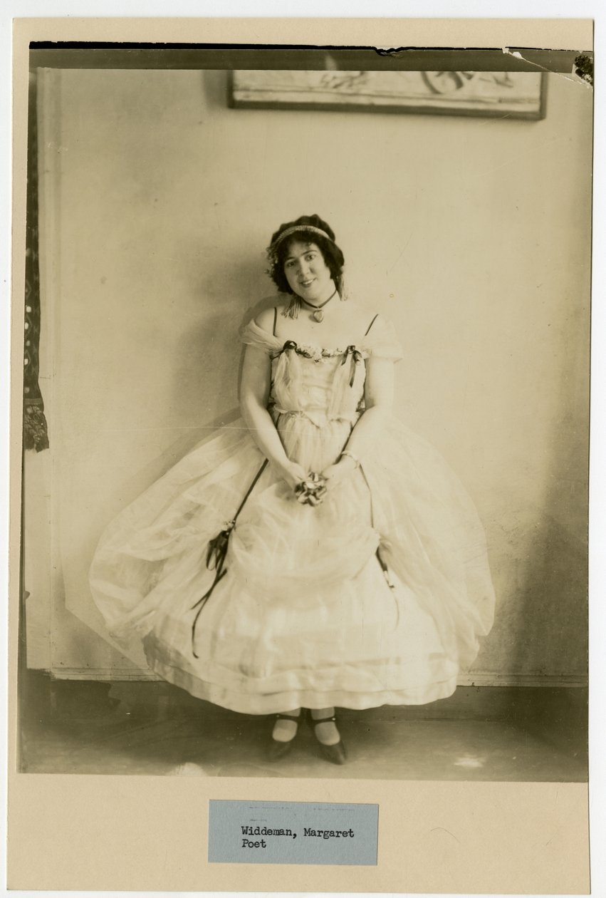Margaret Widdemer，诗人，约1915-25（明胶银照片 作者 杰西·塔伯·比尔斯（Jessie Tarbox Beals）