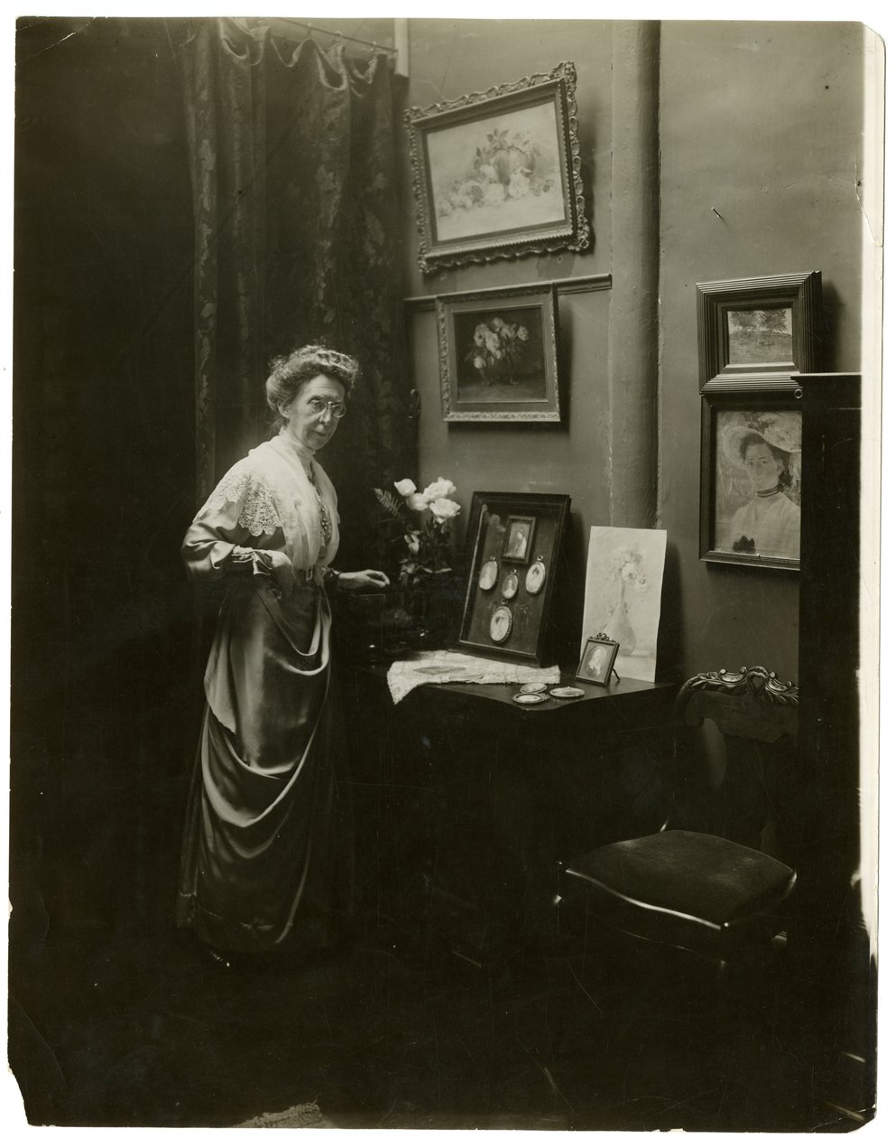 威尔穆特小姐，约1905-18（明胶银照片 作者 杰西·塔伯·比尔斯（Jessie Tarbox Beals）