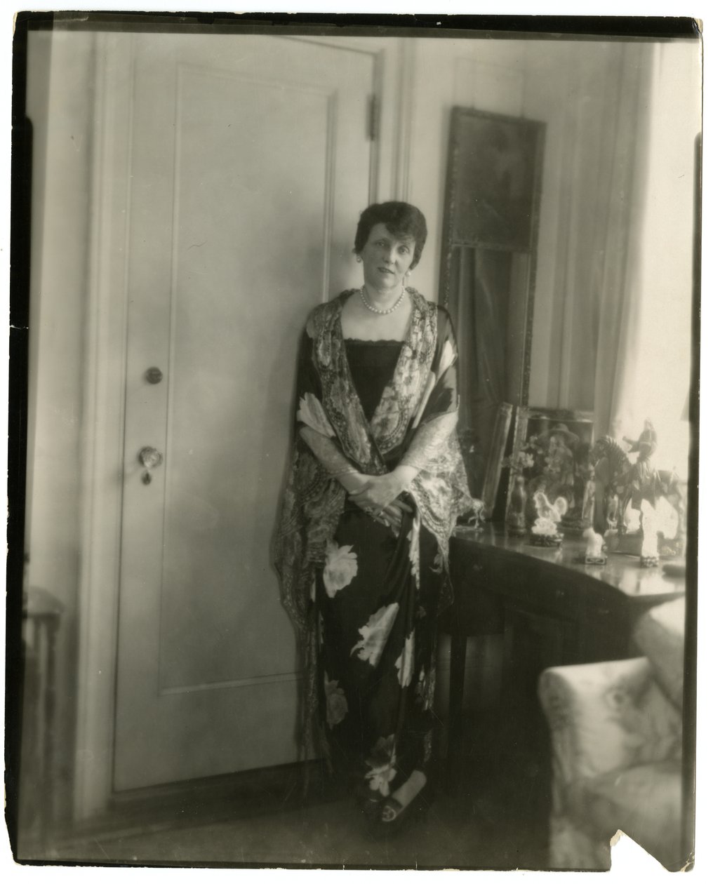 艾米莉·波斯特夫人，礼仪，c.1926-28 作者 杰西·塔伯·比尔斯（Jessie Tarbox Beals）