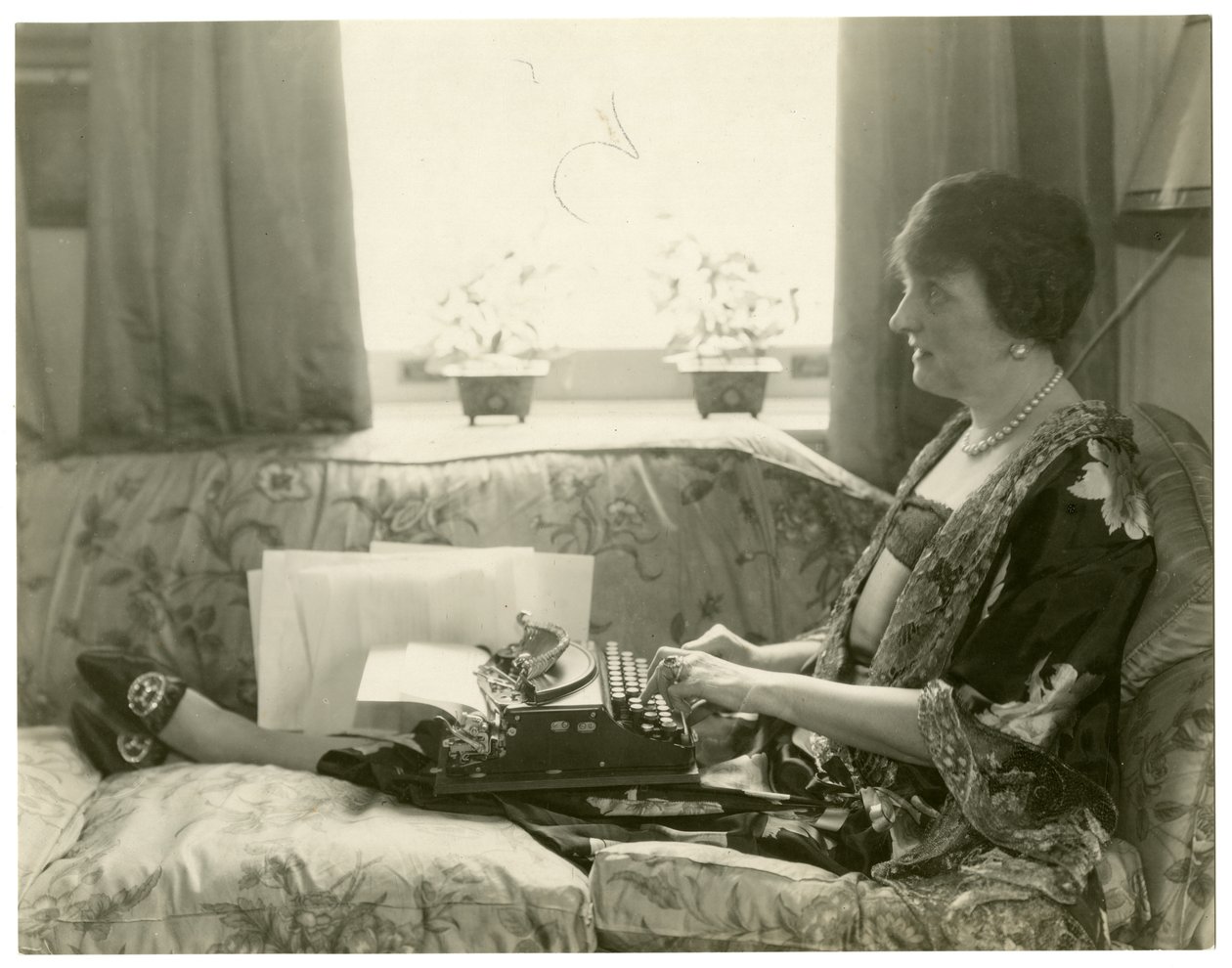 艾米莉·波斯特夫人，礼仪的作者，c.1926-28 作者 杰西·塔伯·比尔斯（Jessie Tarbox Beals）
