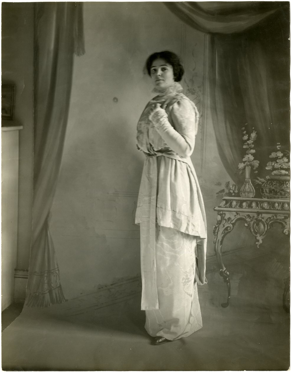 兰花摩尔，莫里斯，约1905-18（明胶银照）。 作者 杰西·塔伯·比尔斯（Jessie Tarbox Beals）
