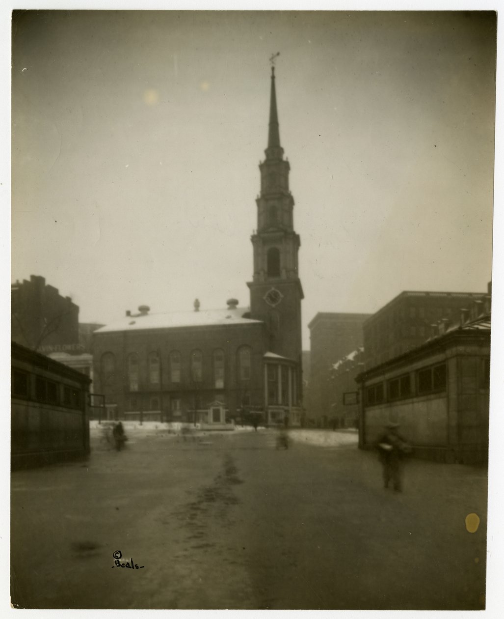 美国马萨诸塞州波士顿公园街教堂，约1902-10（明胶银照片 作者 杰西·塔伯·比尔斯（Jessie Tarbox Beals）