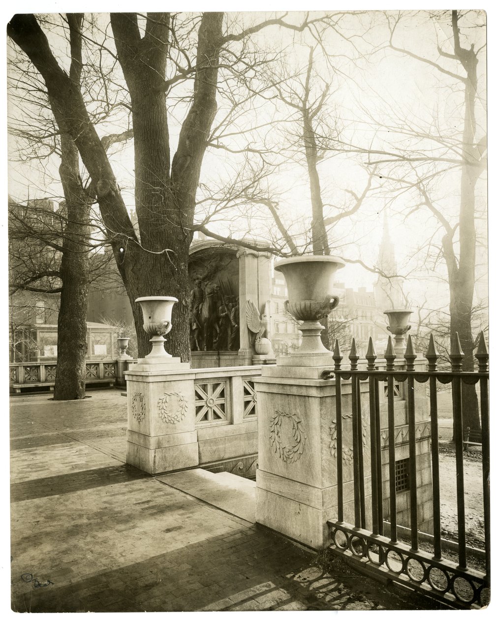 美国波士顿邵氏纪念馆，约1902-10（明胶银照片 作者 杰西·塔伯·比尔斯（Jessie Tarbox Beals）