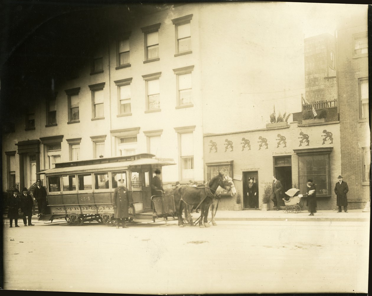 美国纽约Sheridan广场，约1905-40（明胶银照片 作者 杰西·塔伯·比尔斯（Jessie Tarbox Beals）