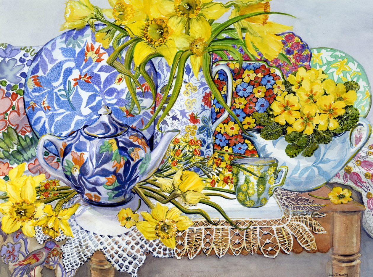 黄水仙，古董水壶，盘子，纺织品和花边，2012年 作者 琼·瑟西