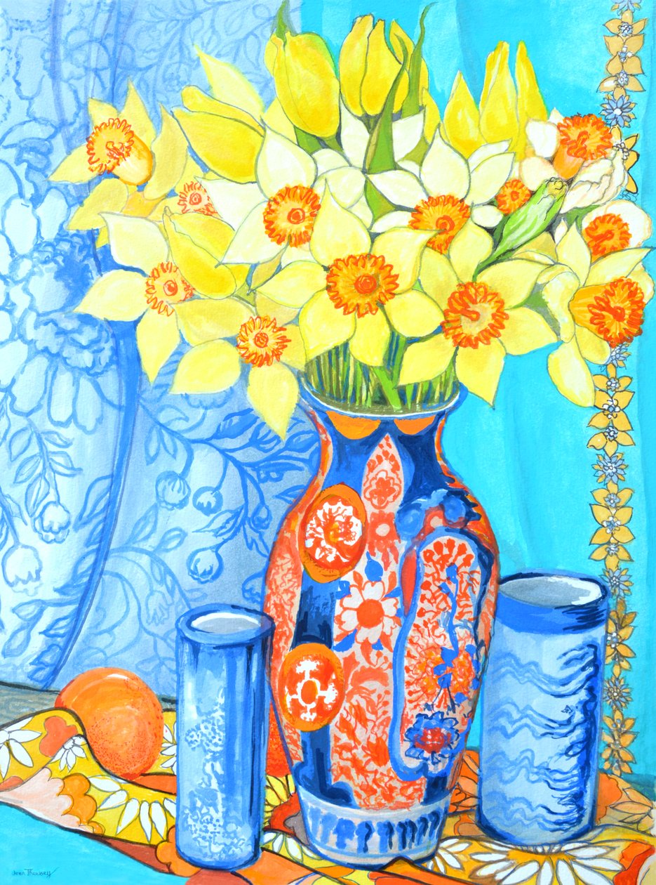 Daffodils and Tulips in an Imani Vase; oranges and textiles 作者 琼·瑟西