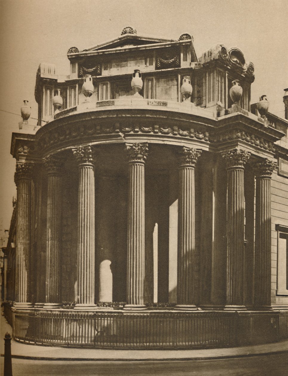 蒂沃利·科纳（Tivoli Corner），约翰·索恩斯（John Soanes）爵士，英格兰银行的杰作，约1935年。 作者 乔尔