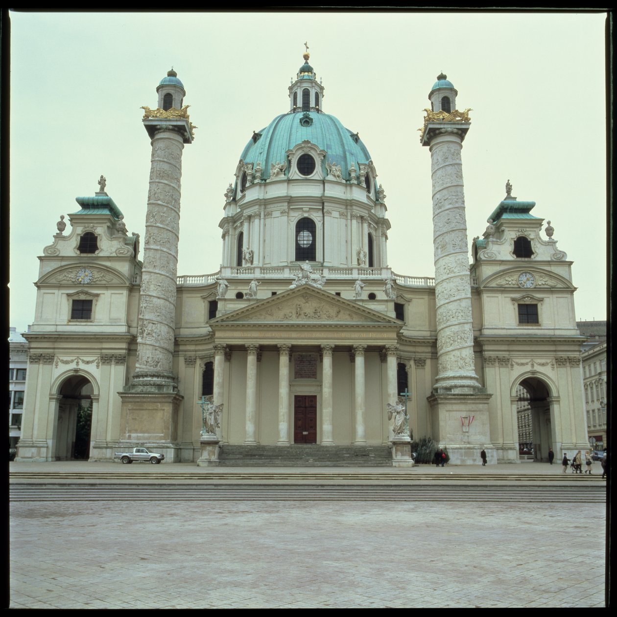 Karlskirche，建于1714年至1737年 作者 埃拉赫（Erlach）的约翰·伯恩哈德·菲舍尔（Johann Bernhard Fischer）