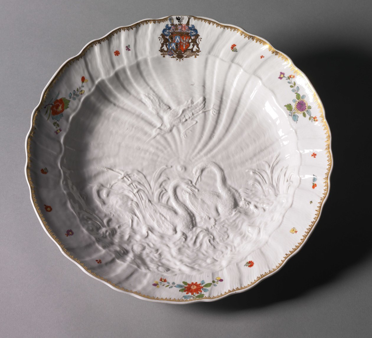 天鹅服务的盘子，制造商麦森瓷器厂，德国，约1737-1741年（瓷器 作者 约翰·约阿希姆（后）凯勒斯